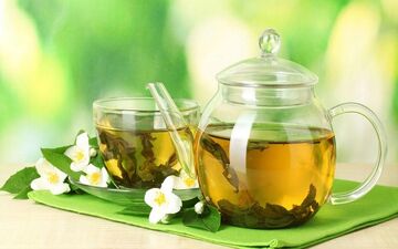چای سبز برای این افراد قدغن است