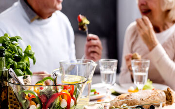 حبوبات برای سالمندان مضر است یا مفید؟