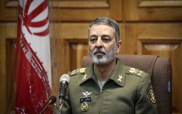 امیر موسوی: موشک‌های دوربرد و نقطه زن نیروی دریایی قادرند اهدافی تا صدها کیلومتر را منهدم کنند
