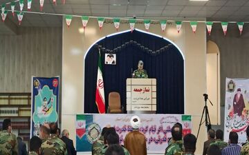 امروز نظامی و سرباز با پایین ترین درجه می تواند در برابر نظام سلطه و استکبار بایستد