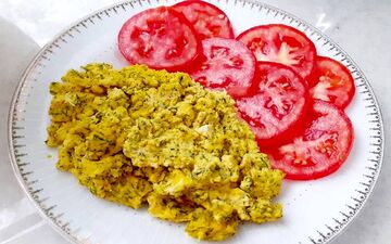 صبحانه‌ای خاص و متفاوت | طرز تهیه پنیر برشته گیلانی+ فیلم