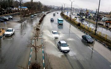 بارش باران در محورهای شمالی و شرقی کشور/ترافیک در آزادراه کرج