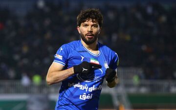 ماشاریپوف تک و تنها تمرین می‌کند