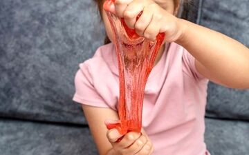 قلق پاک کردن اسلایم خشک شده از لباس؛ سریع و راحت