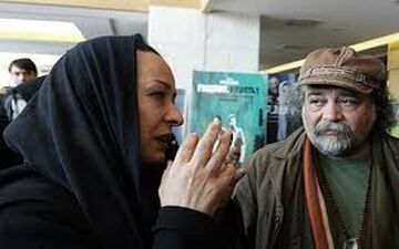  محمدرضا شریفی نیا به همراه همسر و دخترانش در یک مراسم