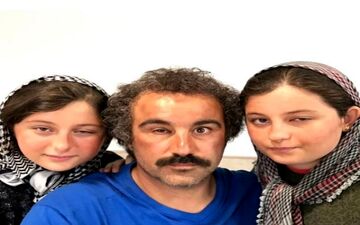 ژست یه لامپی نقی و دخترانش در پشت صحنه پایتخت! (عکس)