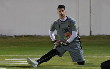 گلر سپاهان به پرسپولیس می آید؟