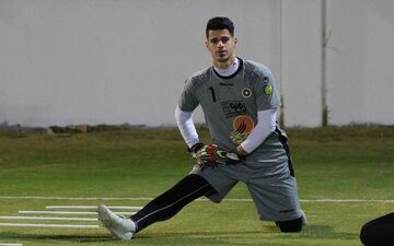 گلر سپاهان به پرسپولیس می آید؟