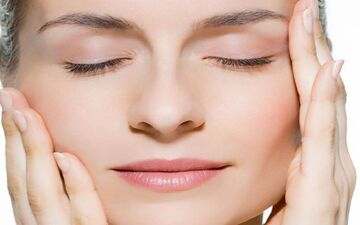 ۵ گام برای داشتن پوستی درخشان و طبیعی