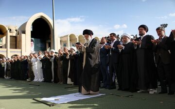 اقامه نماز عید سعید فطر تهران به امامت حضرت آیت الله خامنه‌ای
