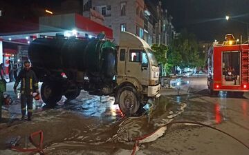 مهار آتش‌سوزی کامیون سوخت‌رسان در پمپ بنزین محله گذرنامه کرمانشاه