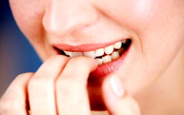 ناخن هایتان را می جوید؟ پس این مطلب را بخوانید!
