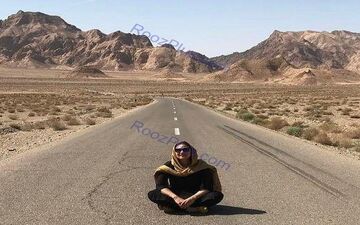 ژست عجیب و غریب خانم بازیگر وسط جاده + عکس