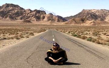 ژست عجیب و غریب خانم بازیگر وسط جاده + عکس