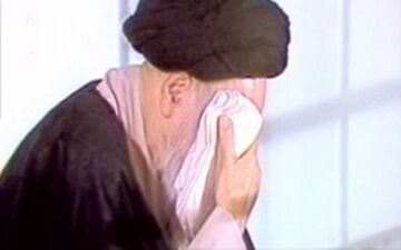 خاطره‌ای که حاج‌احمد آقا از گریه شبانه امام خمینی(ره) تعریف می‌کرد +فیلم 