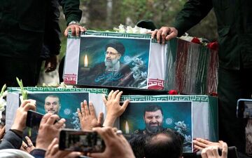 عزاداری و گریه دولتمردان در لحظات ورود پیکر شهدا به مصلای تهران + ویدئو