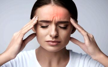 حساسیت به نور می‌تواند نشانه‌ای از میگرن باشد