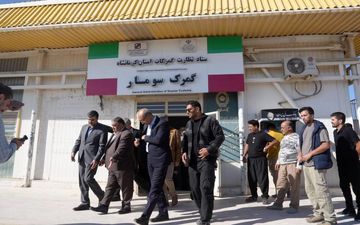 

 بازدید رئیس‌کل گمرک و رئیس سازمان راهداری کشور از مرز سومار/ سومار در مسیر تبدیل‌شدن به قطب مهم صادراتی کشور


