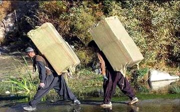 دیه کوله برانی که در حادثه بهمن جان باختند، پرداخت می‌شود/ حضور 10 هزار کوله بر در دو شهر