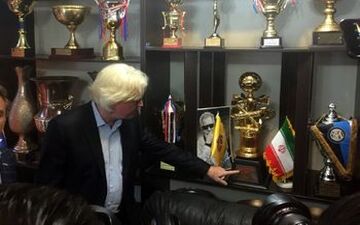 سرمربی آلمانی استقلال در کنار همسر و فرزندانش + عکس