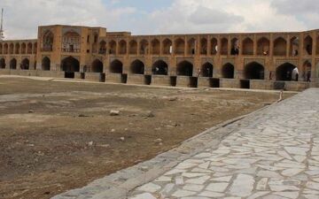 نارضایتی مسافران نوروزی اصفهان از خشکی زاینده رود