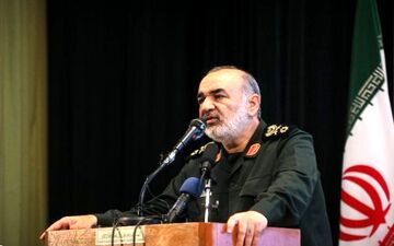توصیه سردار سلامی به نتانیاهو: شنا در مدیترانه را تمرین کن