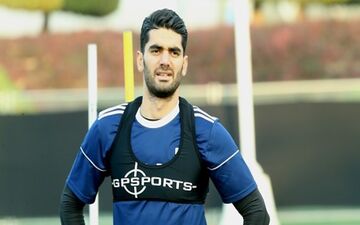 آوس پرتغال خواهان جذب هافبک استقلال شد