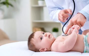 چرا بعضی کودکان به صورت مداوم سرماخوردگی دارند؟