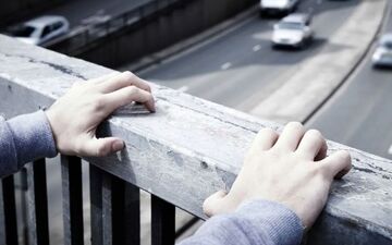 مهم‌ترین راه برای جلوگیری از خودکشی نوجوانان 

