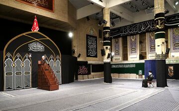 دومین شب مراسم عزاداری اباعبدالله الحسین (ع) با حضور رهبر انقلاب