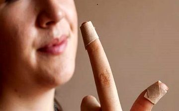 بهترین راه مقابله با جویدن ناخن