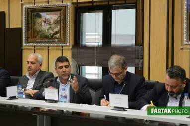 جلسه کارگروه توسعه صادرات غیر نفتی با حضور وزیر صمت، استاندار و جمعی از مدیران استان