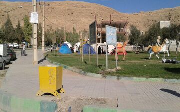 مردم سرپل ذهاب بیرون از خانه‌هایشان به روایت تصویر