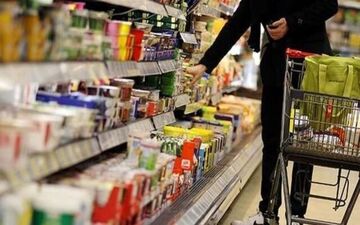 طبق جدیدترین آمار؛قیمت نیمی از کالاهای اساسی کاهش یافت