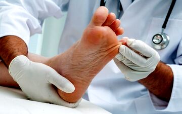  عفونت ناخن فرو رفته در گوشت انگشت پا را چگونه درمان کنیم؟