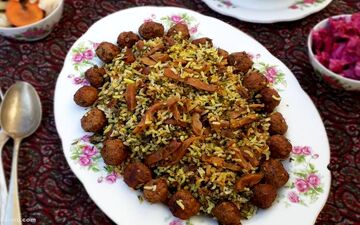 طرز تهیه کلم پلو شیرازی با کوفته قلقلی؛ غذای خوش‌عطر و سنتی