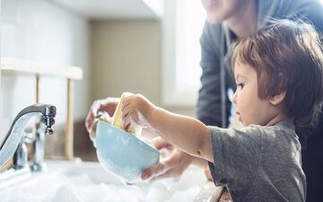 مسمومیت با مایع ظرفشویی را جدی بگیرید