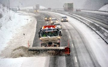 بارش برف و باران در اکثر محورهای کشور