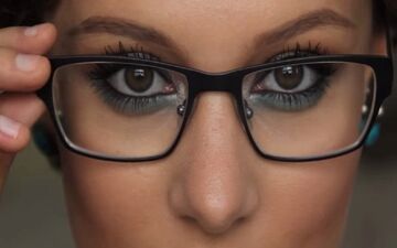 نکات مهم آرایش چشم برای افراد عینکی