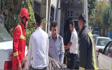 سقوط خانم ۴۵ از طبقه دوم ساختمان در محله نقلیه کرمانشاه 
