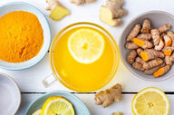 ادویه‌ای ساده با خواصی شگفت‌انگیز؛ راز محبوبیت چای زردچوبه چیست؟


