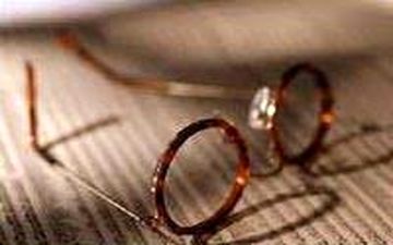معلم، عینک را در چشم دانش‌آموزش خرد کرد