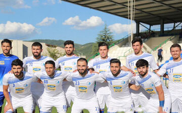 تیم فوتبال استقلال بادران را گلباران کرد