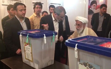 حضور آیت الله جنتی در پای صندوق رای + فیلم