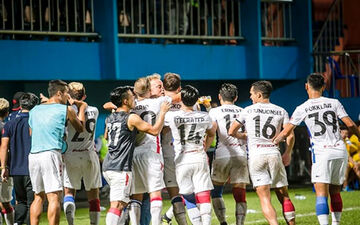 پیروزی تیم فوتبال بانکوک یونایتد با حضور پولادی