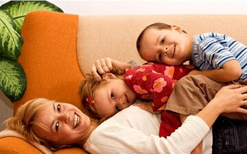  فرزندان شاد در چه محیطی تربیت میشوند؟| ویژگی والدین موفق