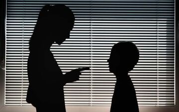 عواقب ترساندن کودک به‌عنوان روش تربیتی
