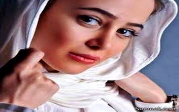 پوشش الناز حبیبی با لباس خاص