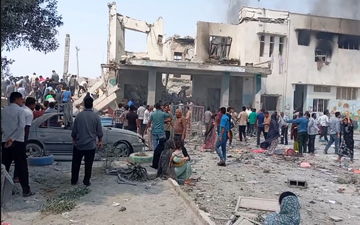 ۵۳ دانش‌آموز دبستان دخترانه میناب زیر آوار قرار دارند