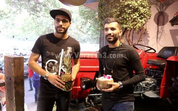  طارمی و جشن با ماکت تراکتور بعد از پیروزی (عکس)